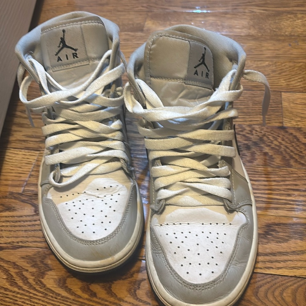 Size 7.5 Women’s Jordan 1